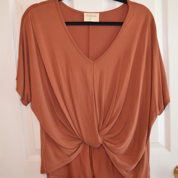 Boutique Twist Hem Top - Picture 1 of 3